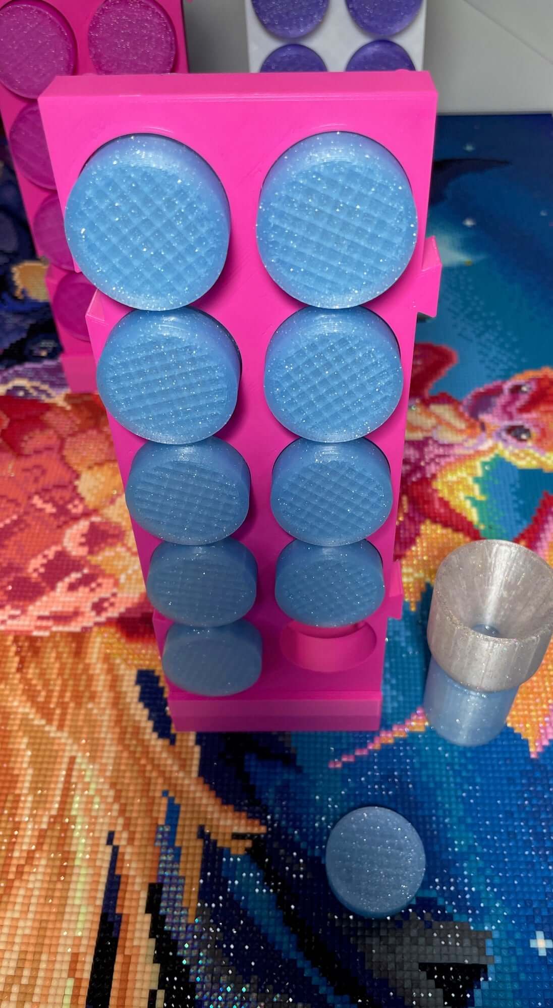 Pink expandable upright stand with blue drill containers and screw-on funnel, ideal for crafts and diamond painting.